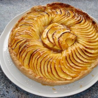 recette d'une tarte au pomme terminée